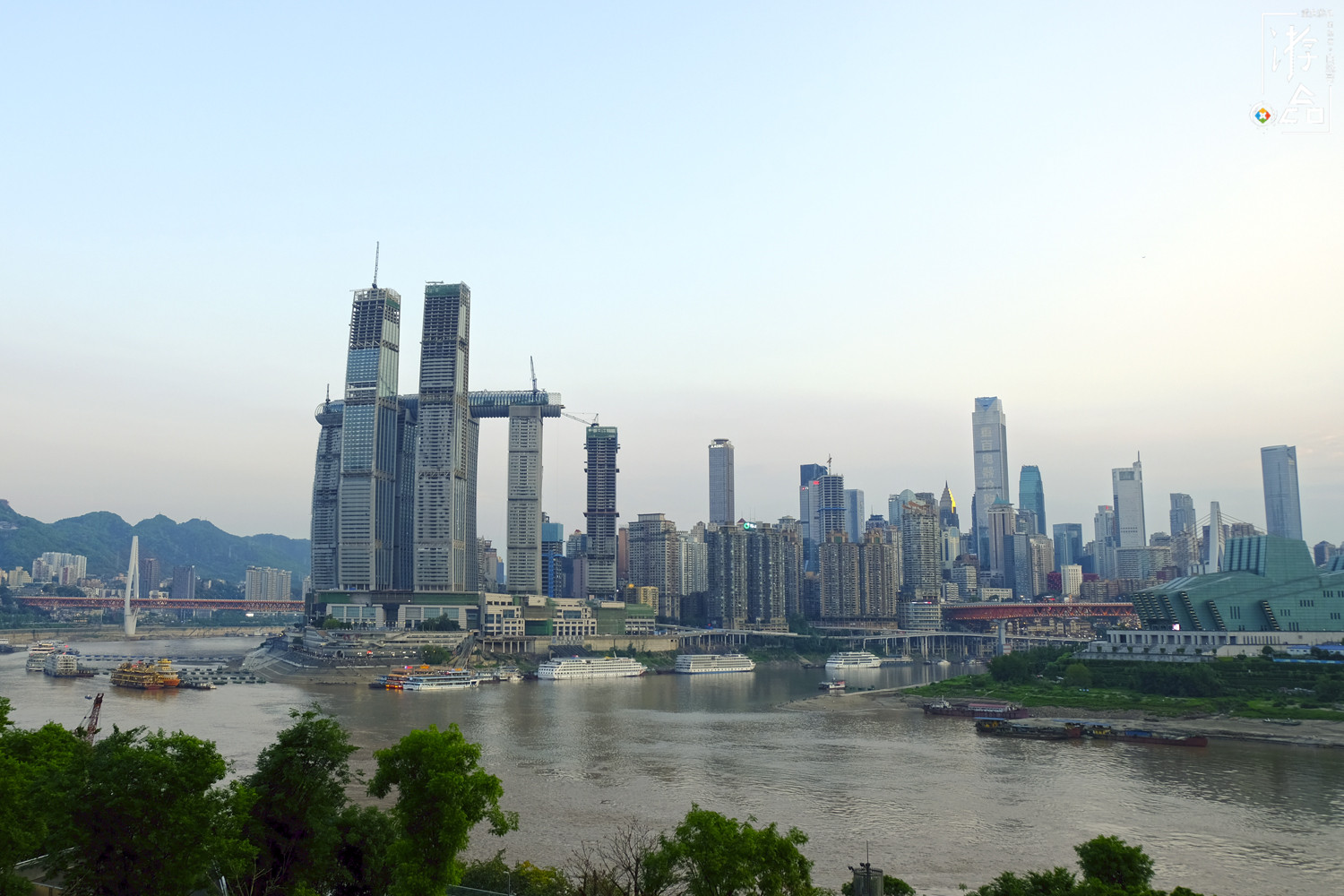 重庆轮渡：满足本地人的通勤需求，升级后变成游客的打卡地