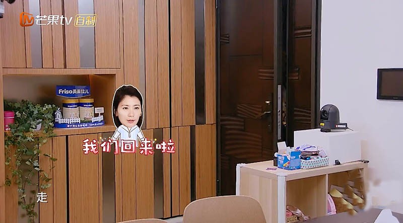 賈靜雯的家，設計時尚又實用，客廳簡直是孩子的天堂