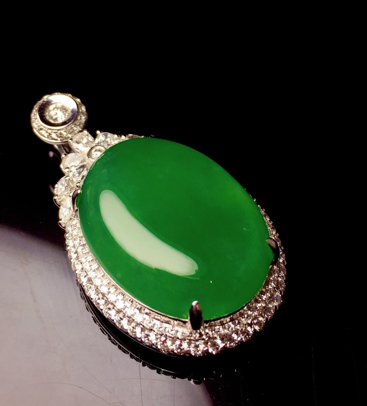 玻璃种帝王绿翡翠价格怎么样