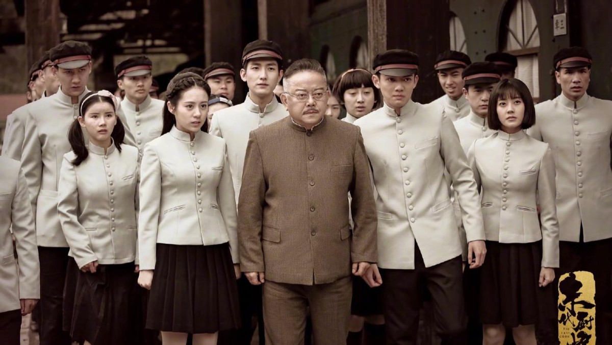 张国立执导《末代厨娘》，张铁林王刚铁三角重聚，胡杏儿带孕拍摄