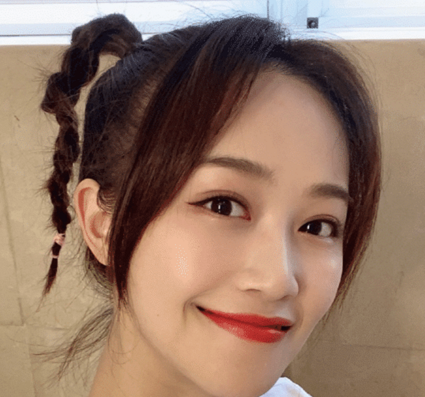 蓝盈莹早年的照片曝光，在那个没有滤镜的年代