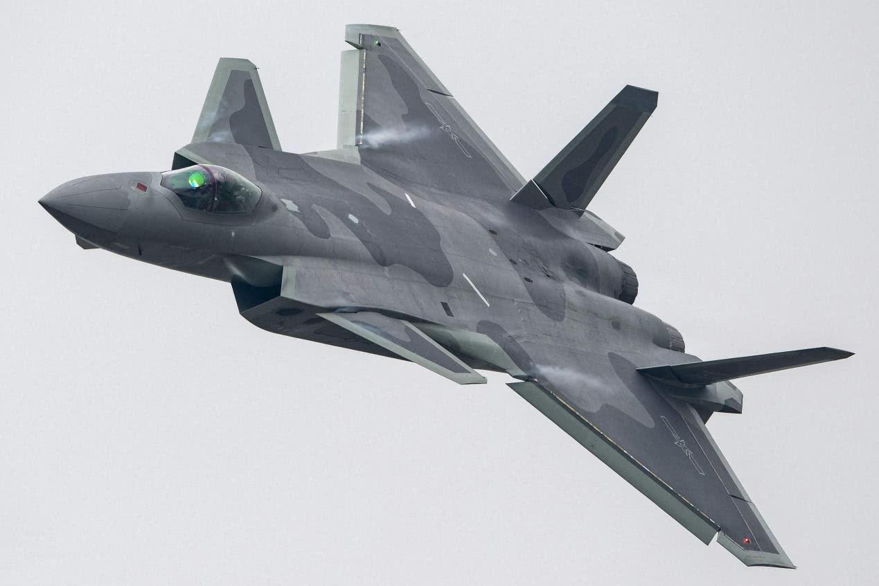 歼-20未出过事，美俄五代机都坠毁过多少？F-35缺陷竟高达966个