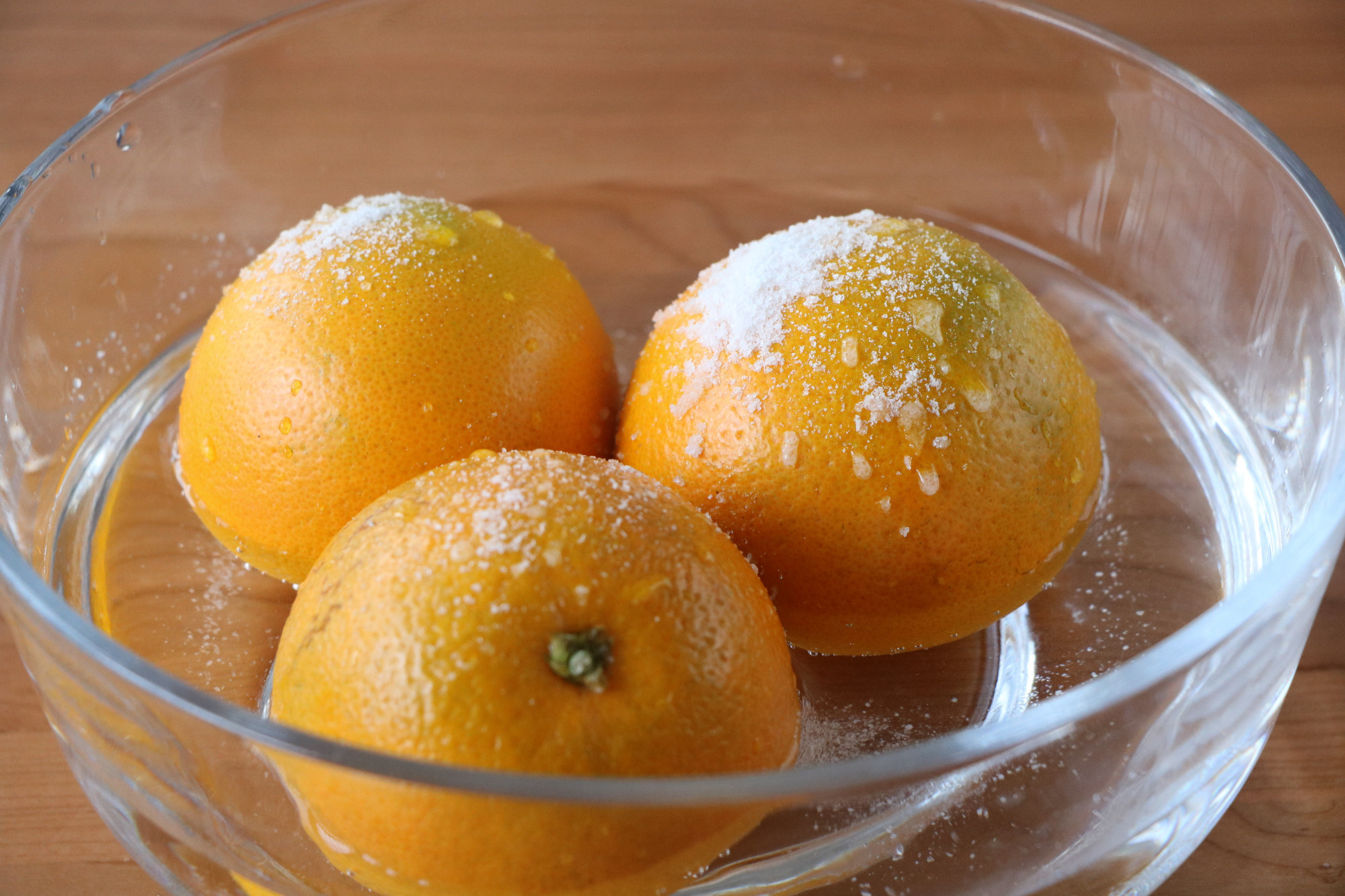 吃剩的橙子皮不要扔掉，簡單加工一下，用處多多，勝過秋梨膏