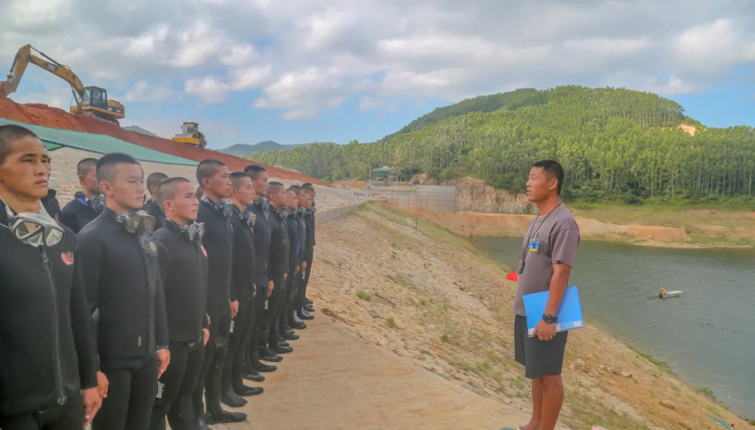 73集團軍二級軍士長，專業(yè)潛水22年，“水下幽靈”威震東南沿海