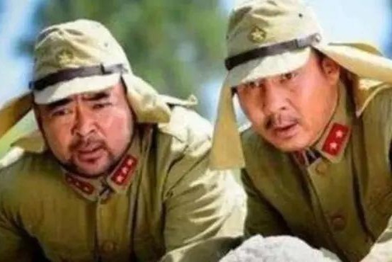 日本军帽上为何有两块布？看着用处不大，却让