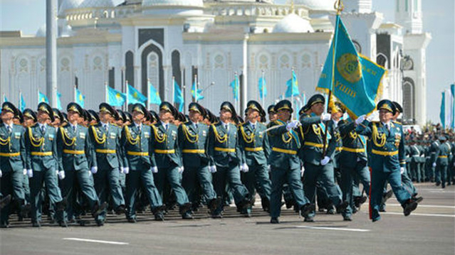 闷声发大财的哈萨克斯坦，已悄然成为中亚领头