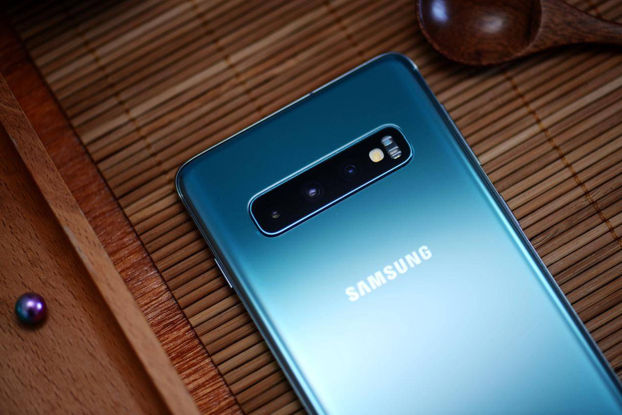 三星Galaxy S10评测：曾经的机皇，竟沦为“真香”之流？