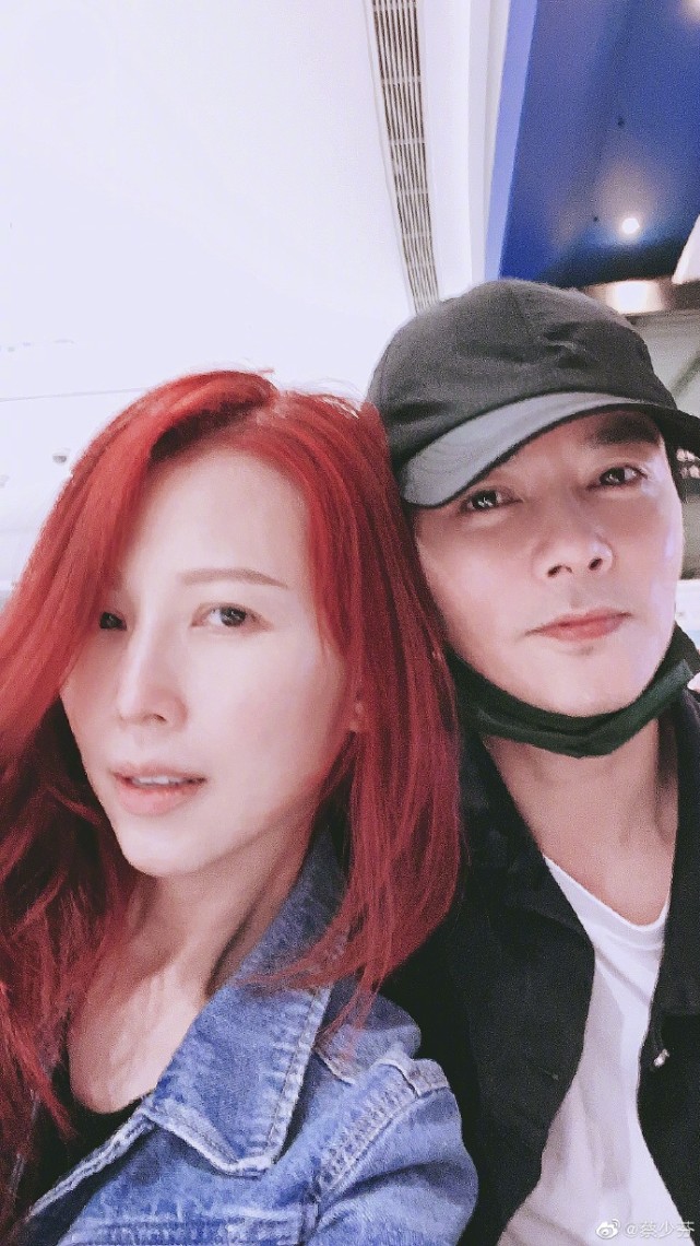 蔡少芬曬全家福高調為張晉慶生，卻因為用錯詞，意外成最大笑話