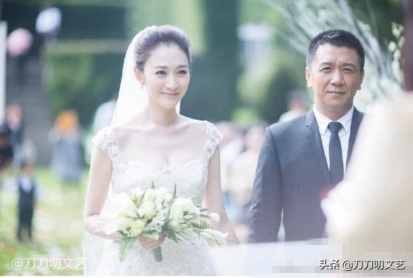 与温碧霞王丽坤同走红毯，李小冉“秒杀”，谁