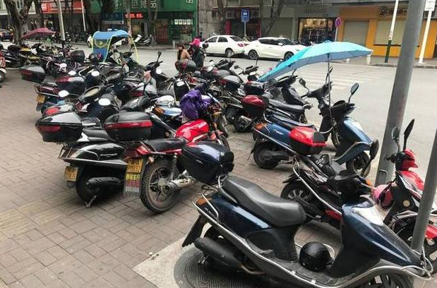 為什么要禁摩？禁摩對不對？禁摩的初衷是什么？到底該怎么做？