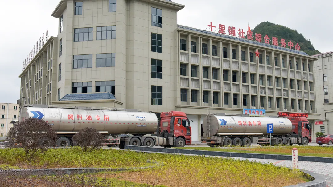 圣农集团傅光明荣获全国脱贫攻坚奉献奖