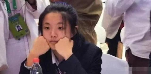 上海15岁女生，解世界难题，科学交流会坦言"追星"：别让我妈看到
