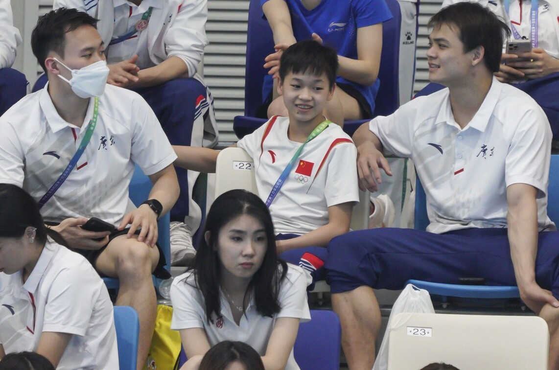 真是难为全红婵了！全村都在帮忙，教练做法很对，师兄已拿到重奖