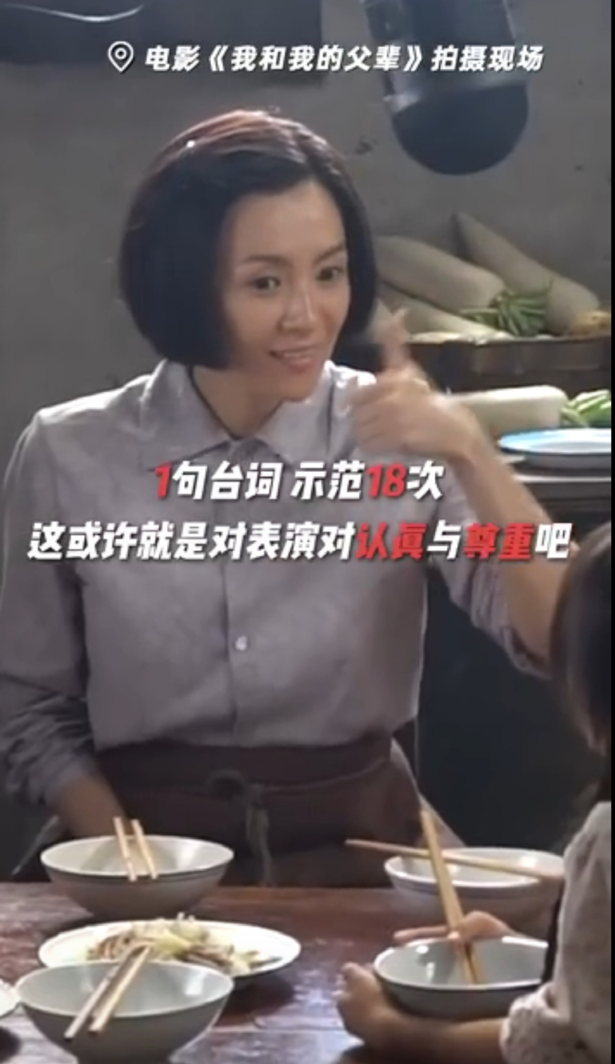 42岁章子怡穿羽毛裙太仙，短发造型韵味十足，新片素颜出镜反差大