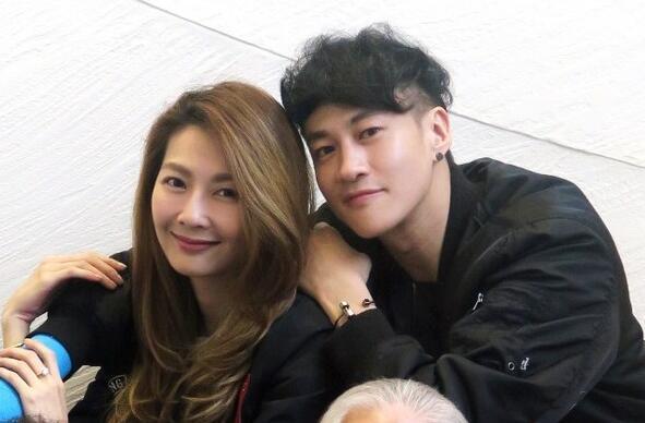 何润东结婚4年表白妻子：她几乎没有缺陷，给