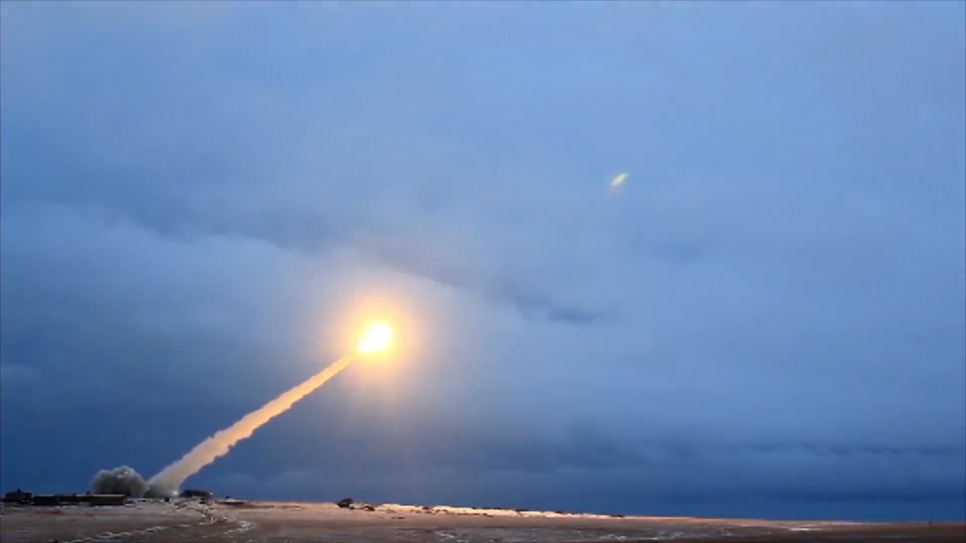 当中国第一颗原子弹试爆成功后，美、苏、英、