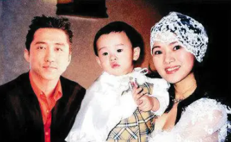 與前夫戀愛(ài)14年結(jié)婚，與現(xiàn)任約會(huì)兩次談結(jié)婚，伊能靜為何嫁給秦昊
