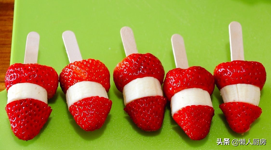 做糖葫蘆時，注意2點，做出來的糖葫蘆不黏牙，不粘手，不反沙