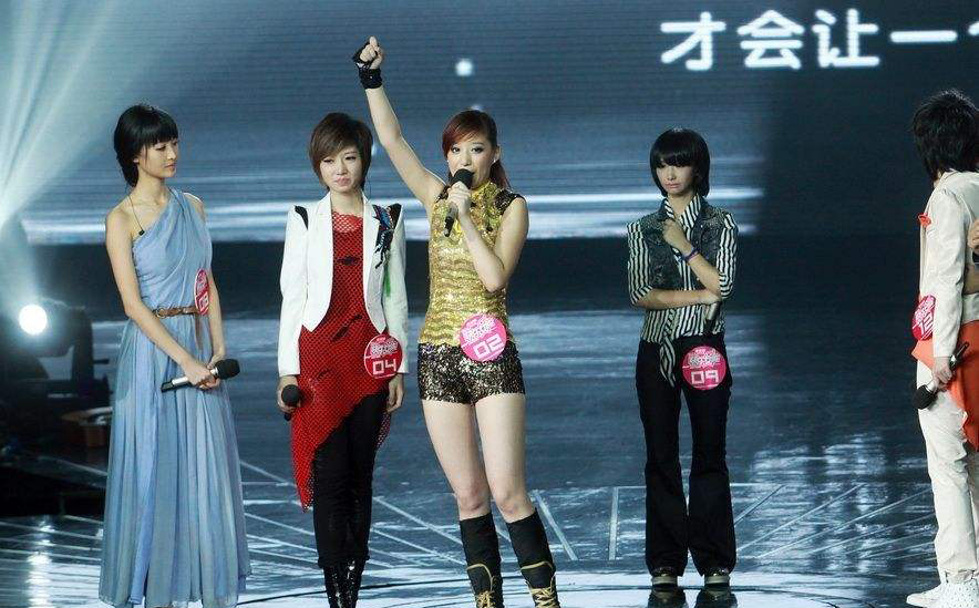 16档综艺刷脸未翻红，给个舞台就炸裂，李斯丹妮