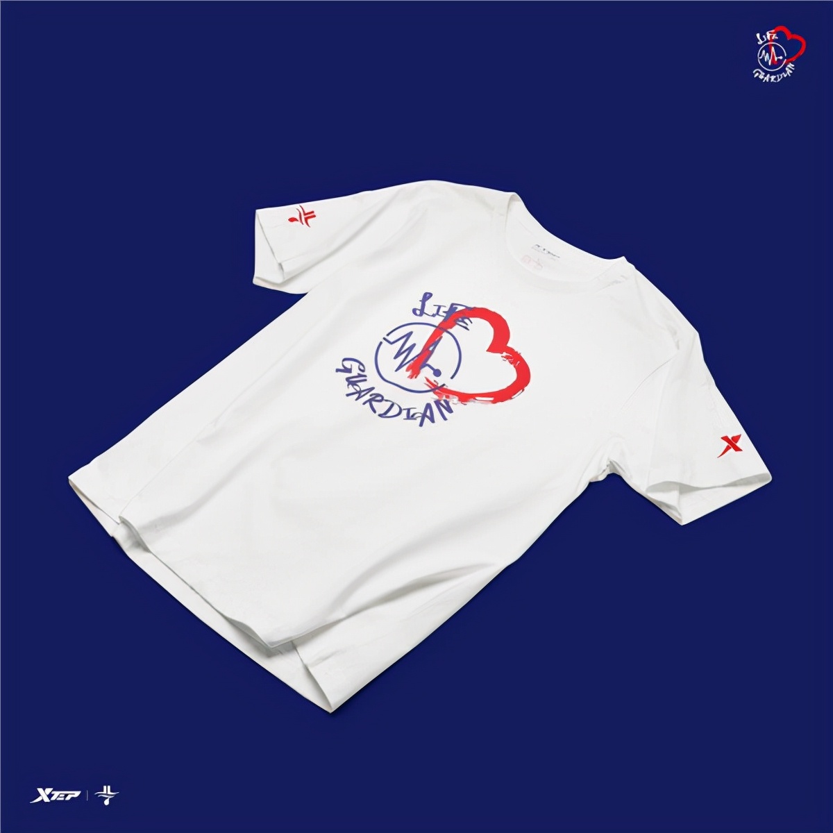 中国医师节，关爱基层医护工作者，特步在行动