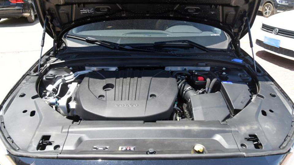 40-60萬買豪華轎車？沃爾沃S90配置多/奧迪A6L動力強