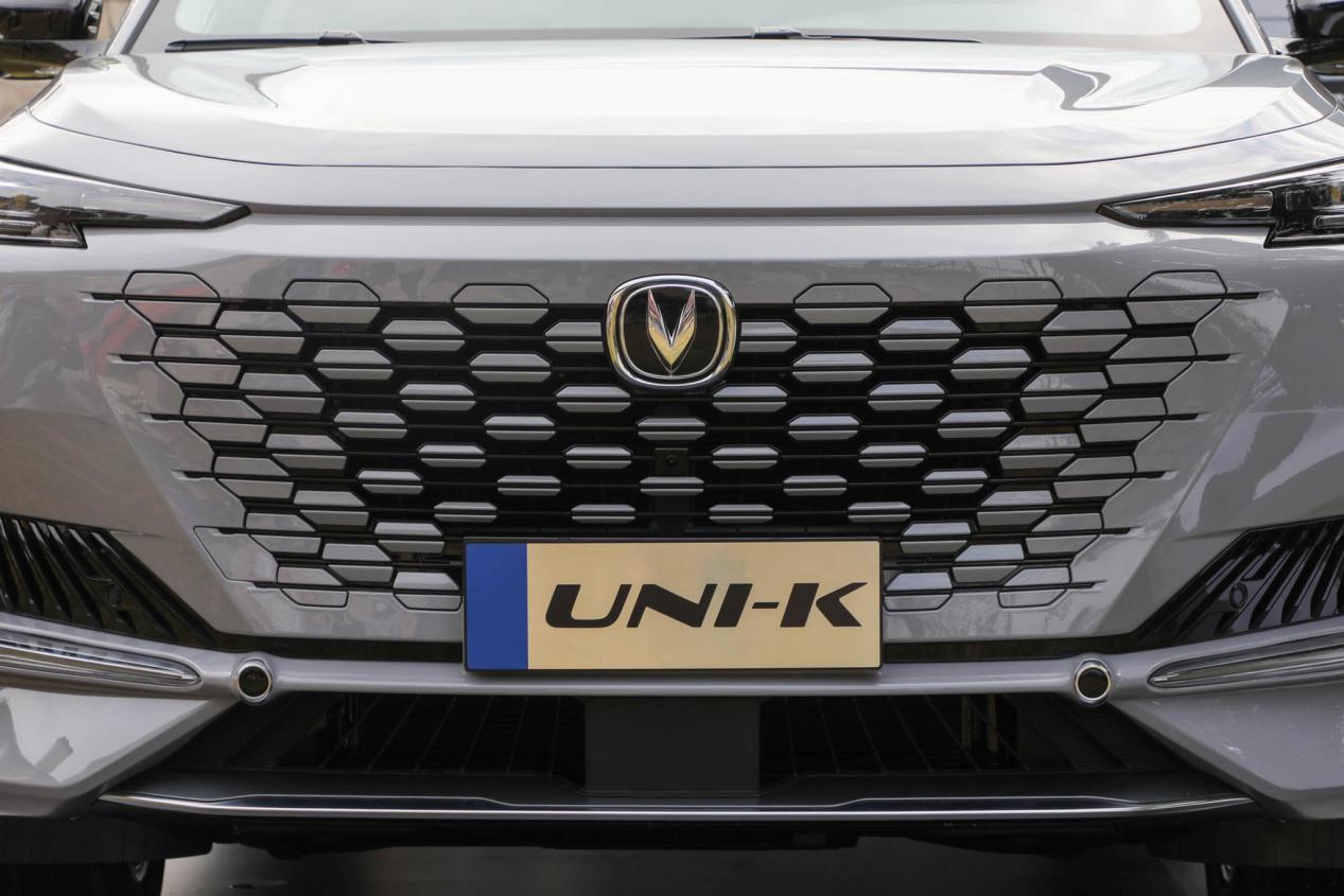 长安UNI-K外形酷似新能源车，搭载2.0T发动机