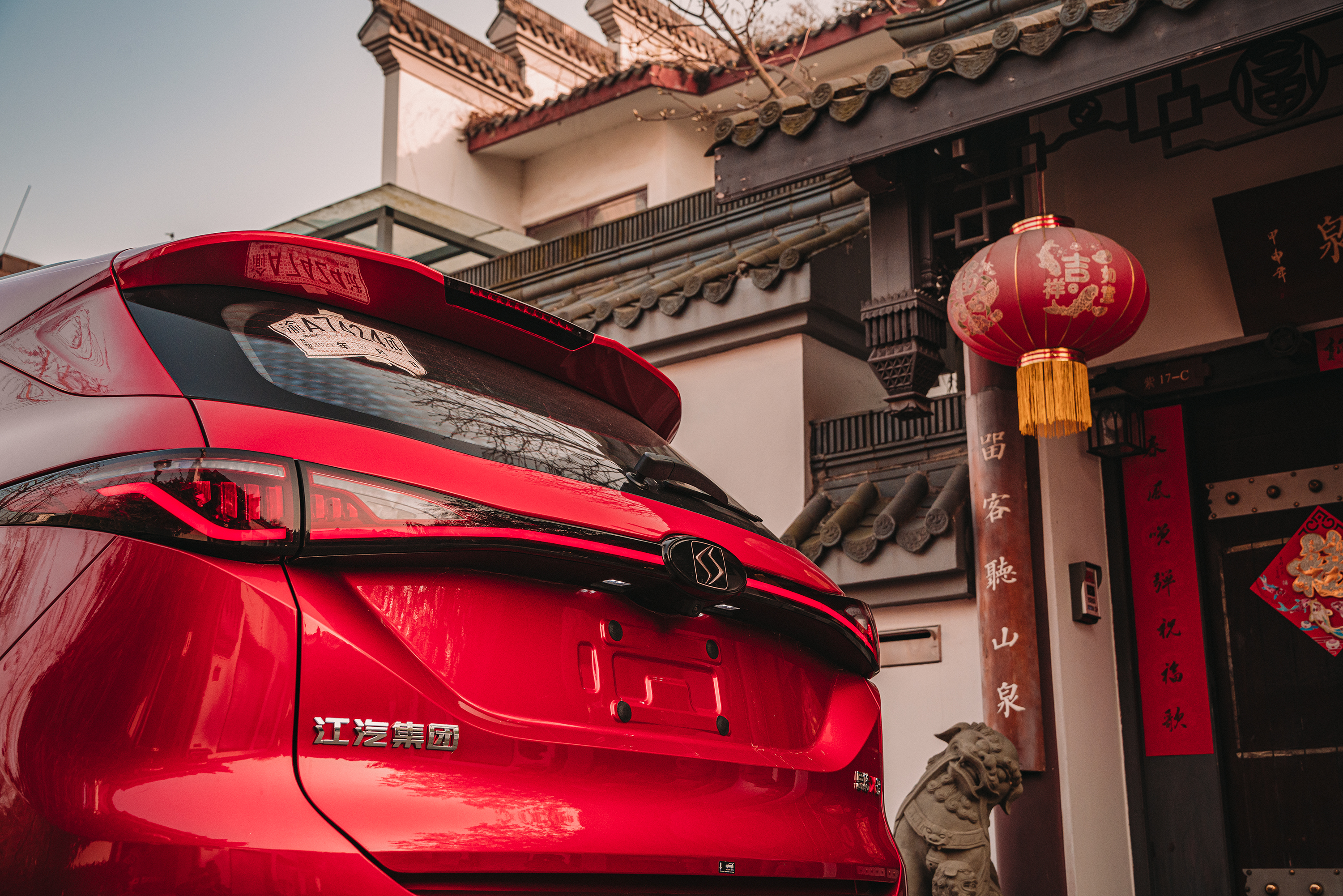 10万元就能买的6座中型SUV，回家过年你需要一台思皓X8