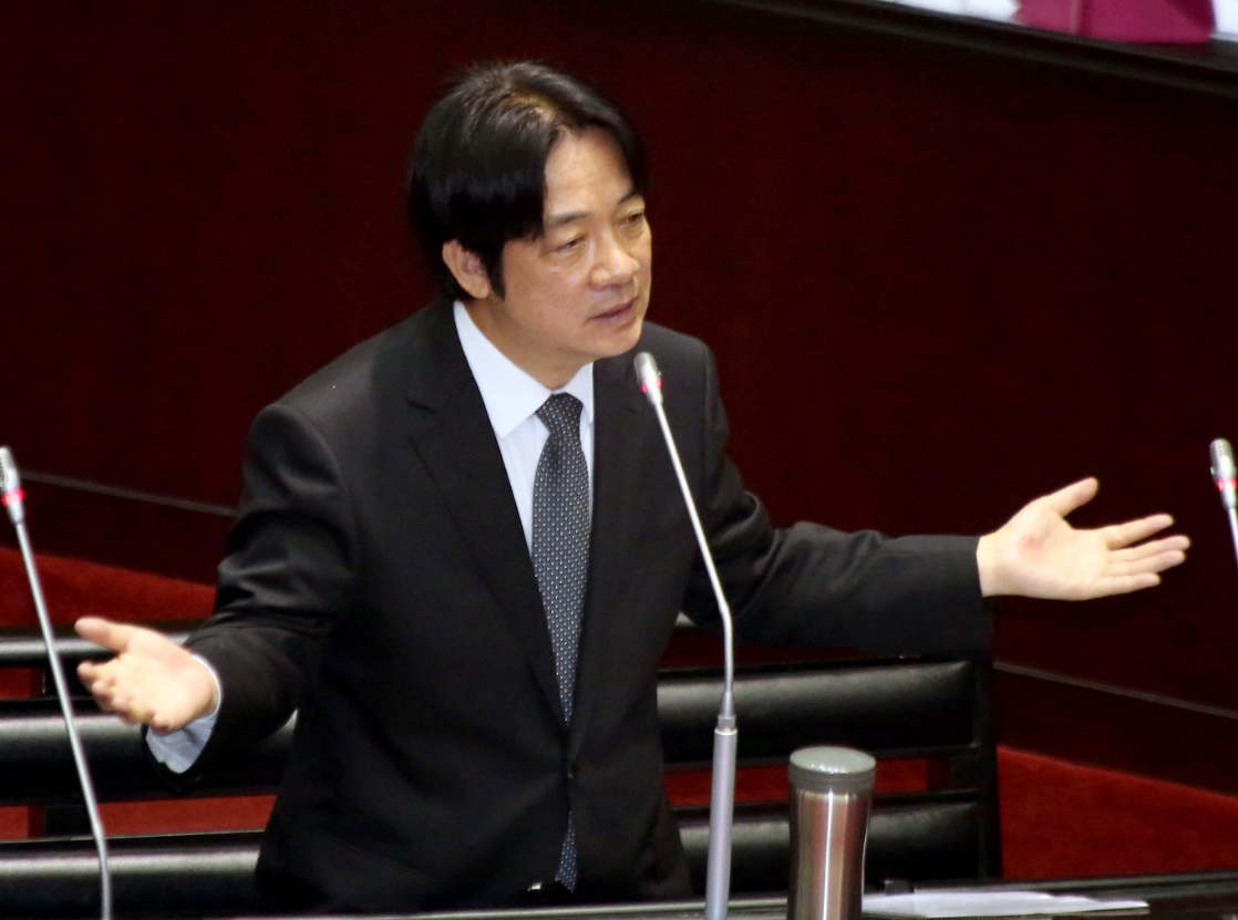 黎智英被抓，民進黨替其叫�屈�