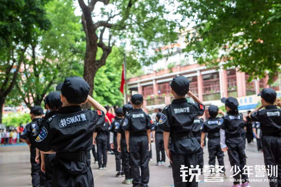 广州市公安局机关幼儿园“小特警”警训素质拓展活动