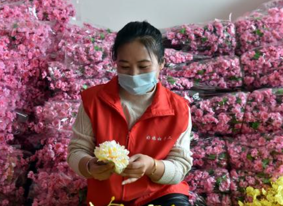 40岁以上人群注意，国家开始发福利，满足条件可拿到5000元