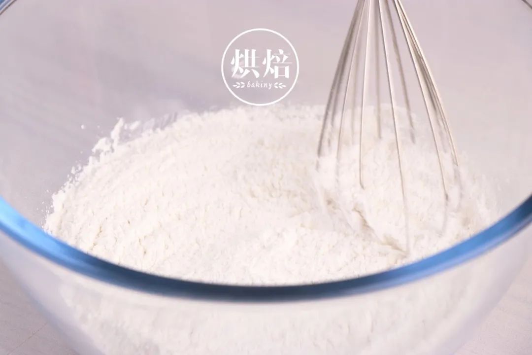 不蒸不烤 糯米糊一煎一包 三分钟一块 撒黄豆粉 香糯绵软 巨好吃