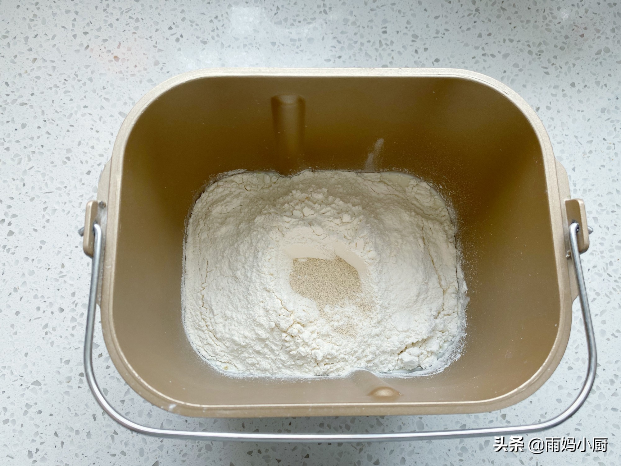 烘焙新手入門必做的小麵包，鬆軟細膩又美味，放三天也不硬