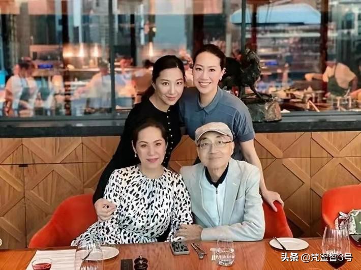 甄子丹女儿曝光近照，16岁腿长1米1太吸睛，外公身家百亿富豪