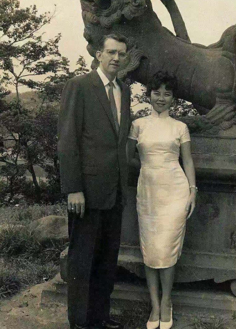 首个在春晚蹦迪的男明星，爆红后惨遭“封杀”？费翔的成名始末