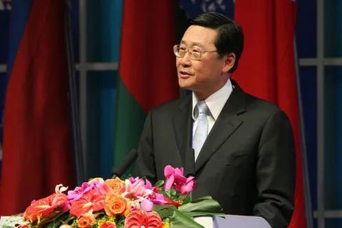 在香港拿下3000亿家产的，宁波男人