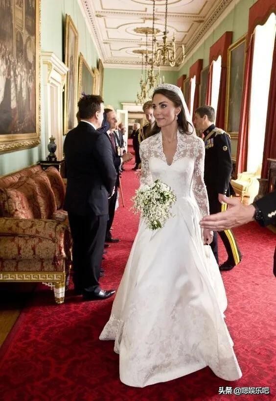 英皇室公主 王妃们的婚礼手捧花，盾形花束，经典大瀑布式