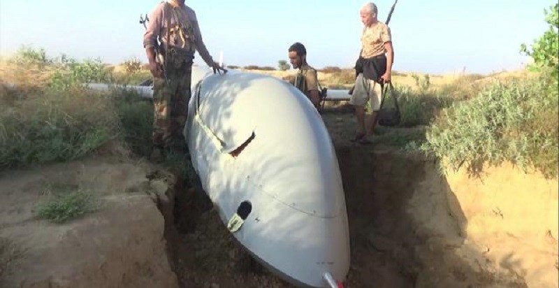 沙特无人机被完整“缴获”？胡塞武装秀照片，翼龙技术恐外泄