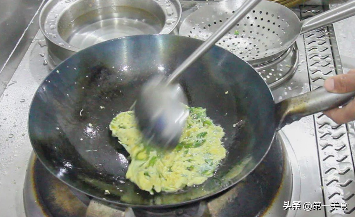 图片[6]-家常线椒炒鸡蛋做法 味道美味  这样炒鸡蛋都包裹在线椒-起舞食谱网