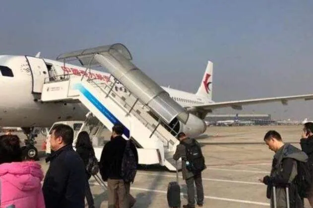 中国要是不同意通航，美国就只能辞退2万员工，