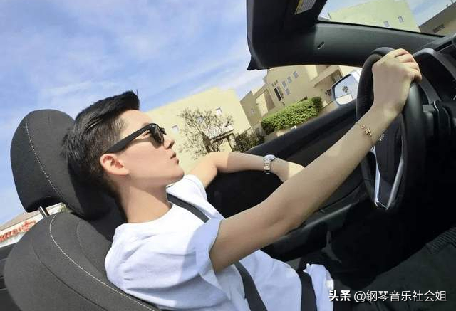 她是网红的鼻祖，出过单曲，演过电影，网红为