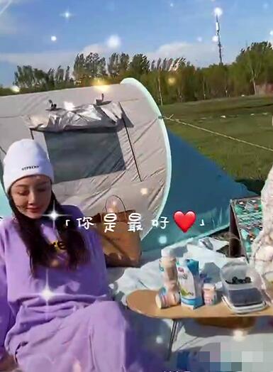 【李小璐带甜馨春游】女儿卫衣不到200块网友吐槽为什么不上学