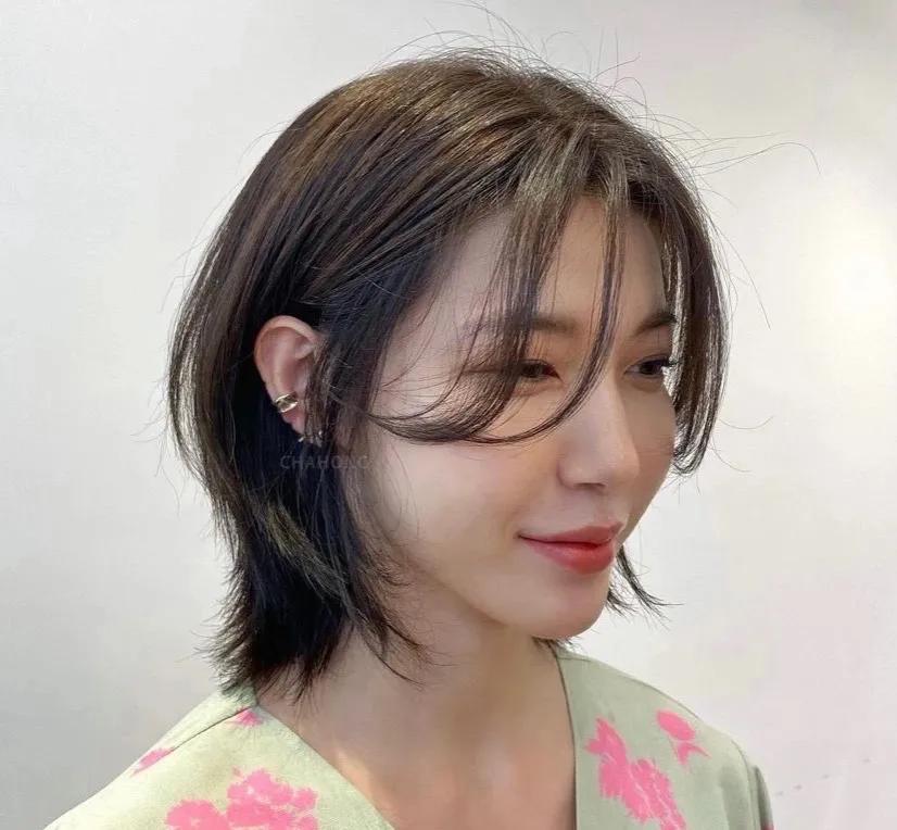 层次感小尾巴个性短发
