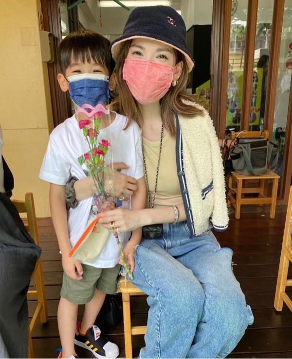 林志穎雙胞胎兒子送媽媽手工禮物慶祝母親節，陳若儀太感動笑開花