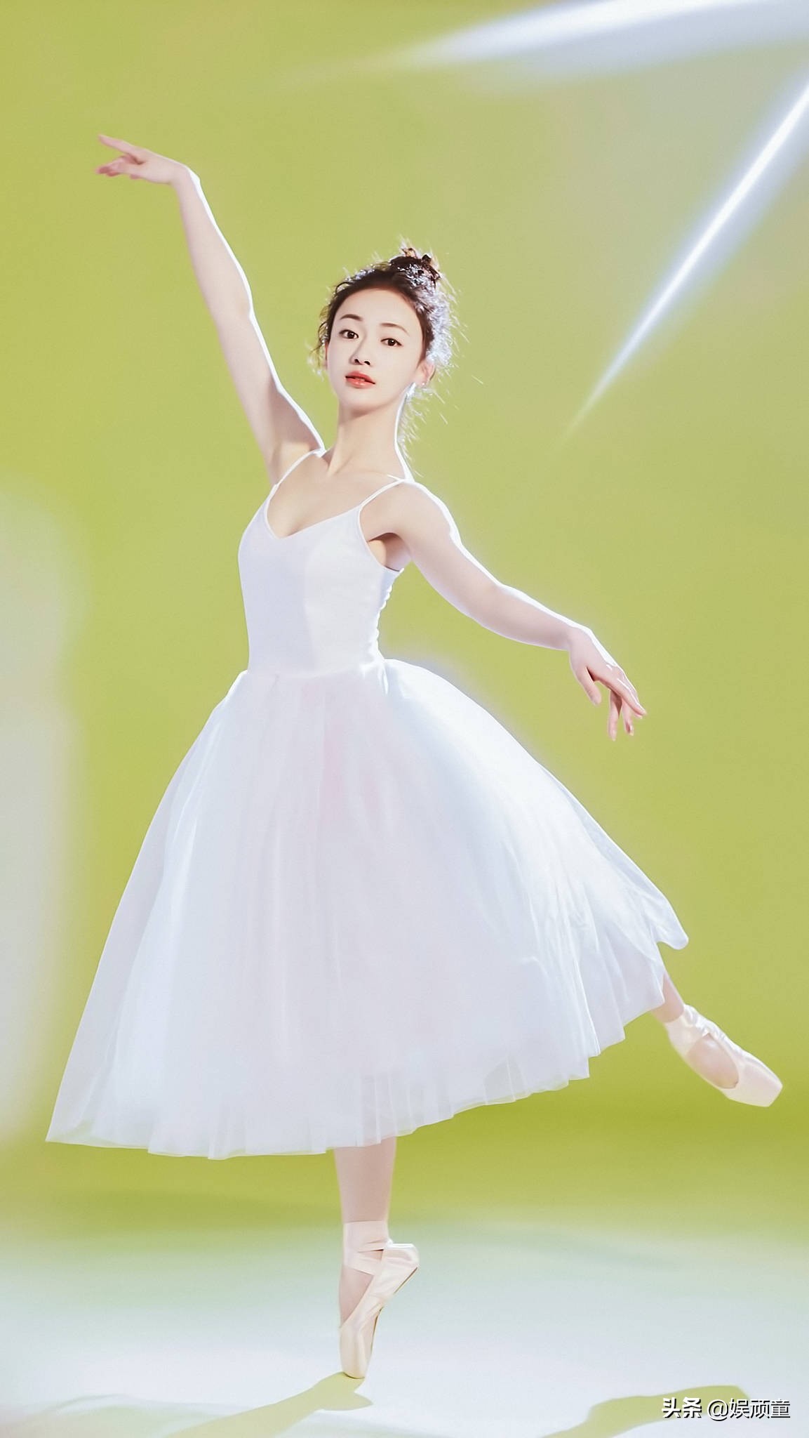 《笑起来真好看》下周迎五位嘉宾，有一位身份