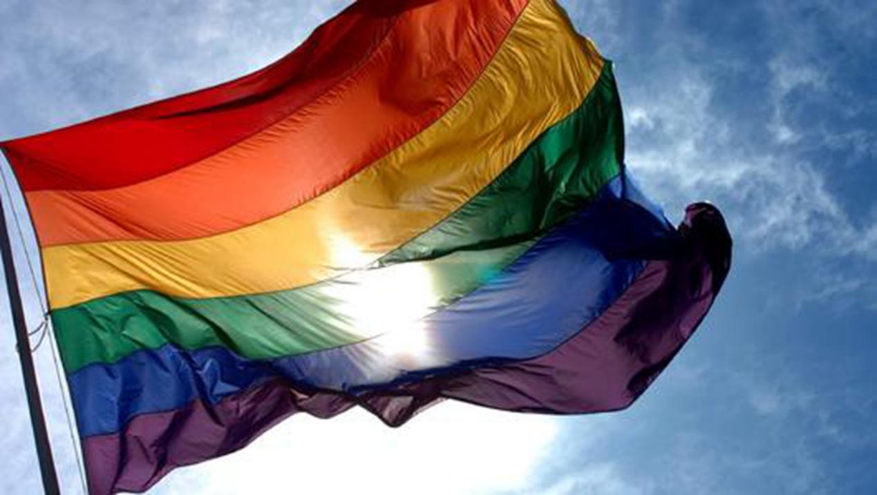 江苏高校疑歧视同性恋，学生卫生手册上写：同性恋寿命比正常人短