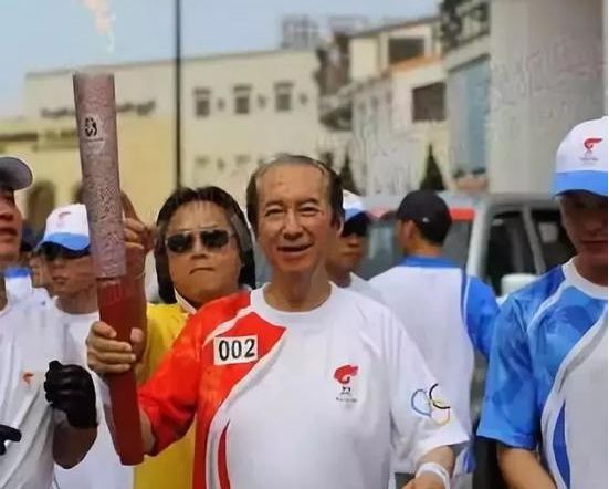 赌王一生高光时刻：将赌场10%收益做慈善，两次