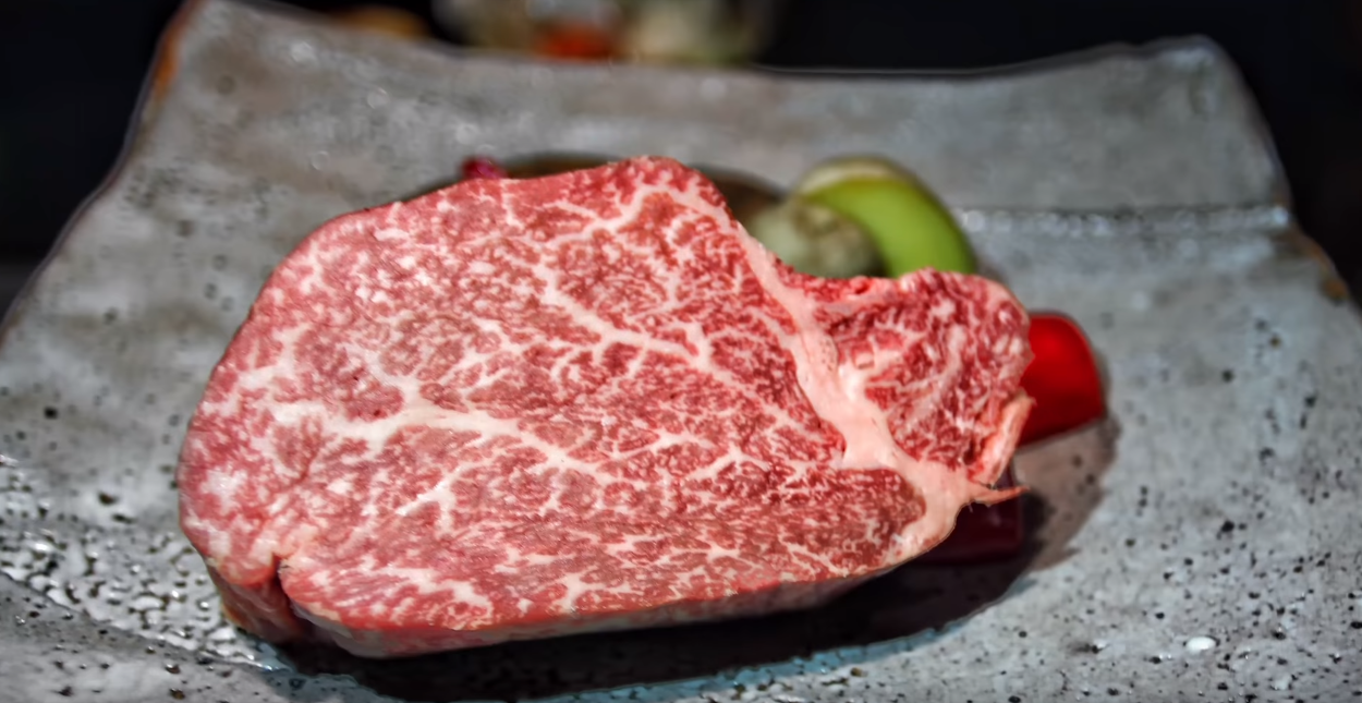 中国暂停进口澳洲牛肉，其35亿出口或落空？俄牛