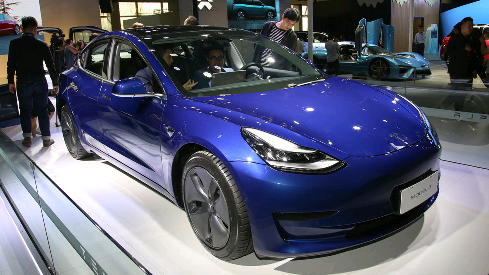 特斯拉Model 3不足25万，外观流畅，内饰粗糙能忍？