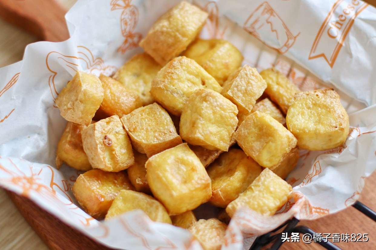 麻婆豆腐靠边站，豆腐新做法，外皮酥脆里面软嫩，蘸上料汁巨好吃