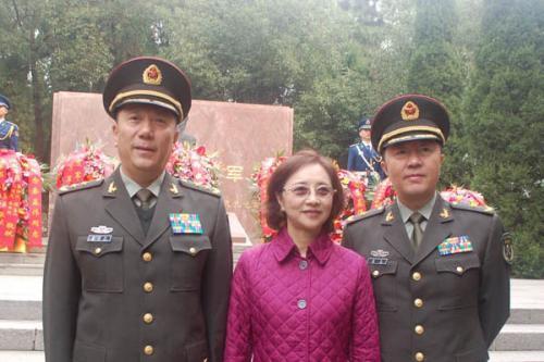 “陆军中将”秦卫江，担任战区副司令员，父亲曾赫赫有名！